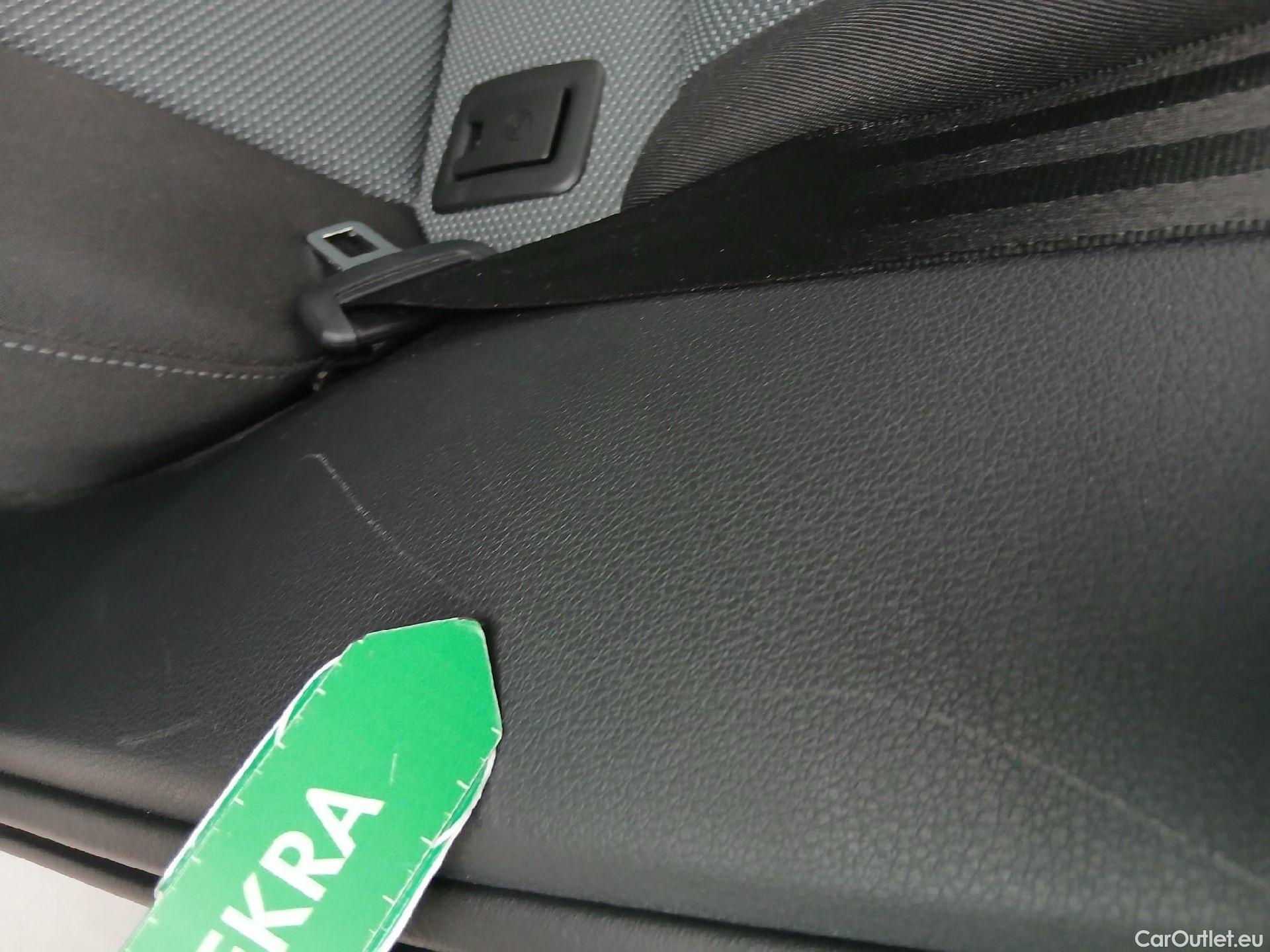  Audi  Q2 AUDI  / 2016 / 5P / todoterreno Design 30 TFSI 85kW (116CV) #3