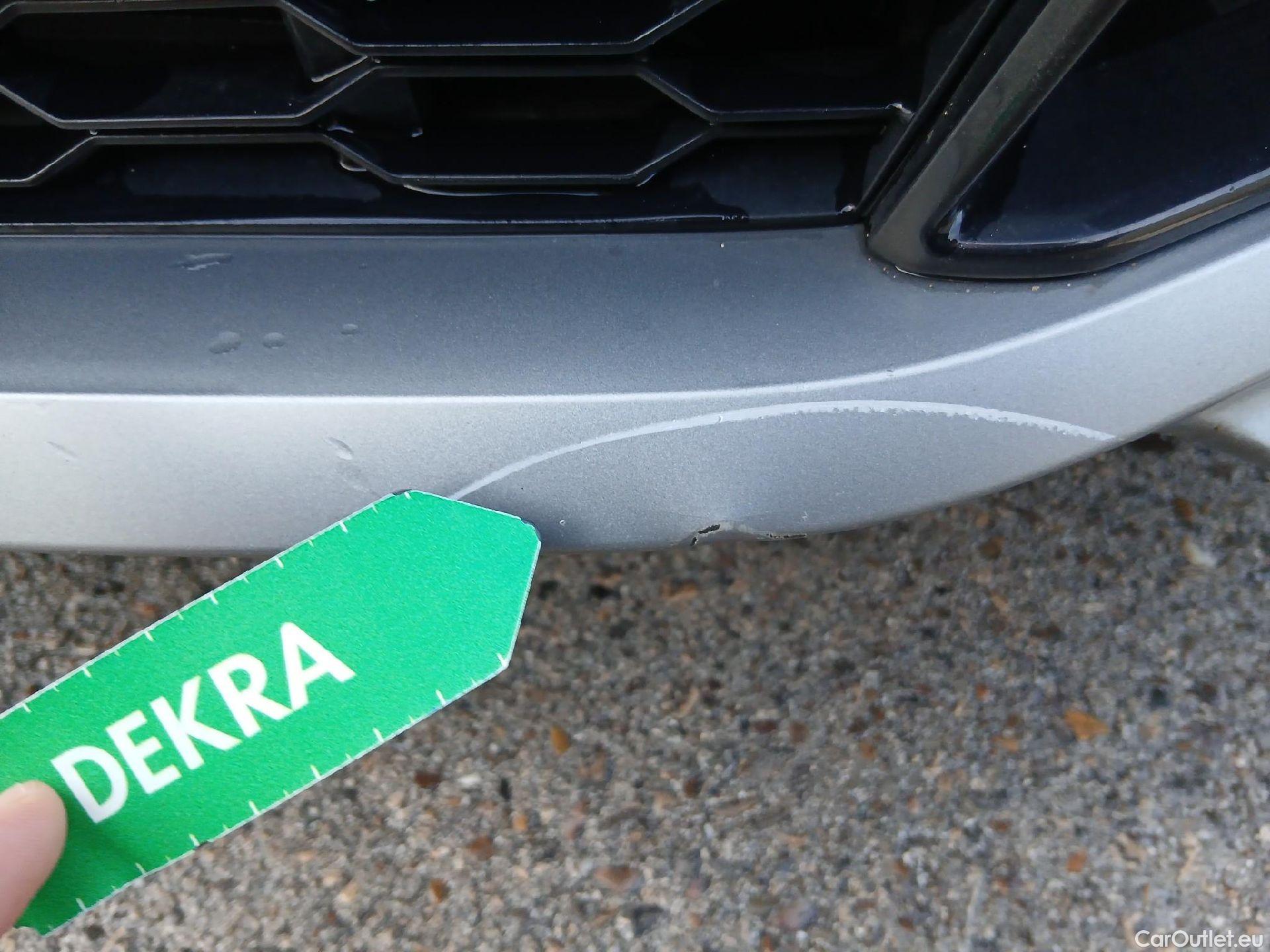  Bmw  Serie 1 BMW  / 2019 / 5P / berlina con portón 118i #4