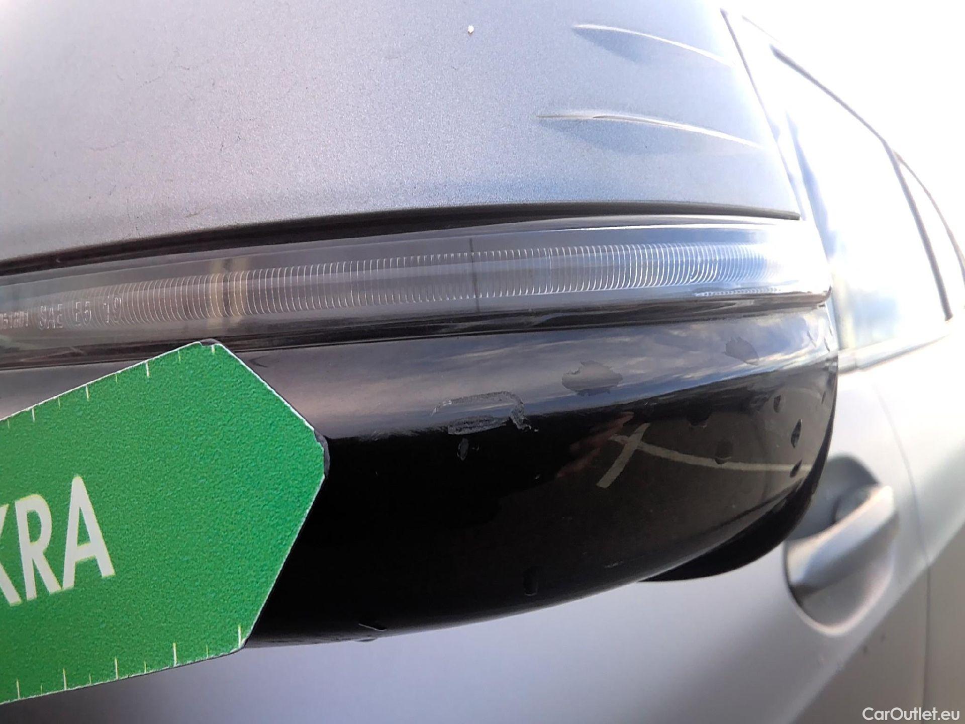  Bmw  Serie 1 BMW  / 2019 / 5P / berlina con portón 118i #45