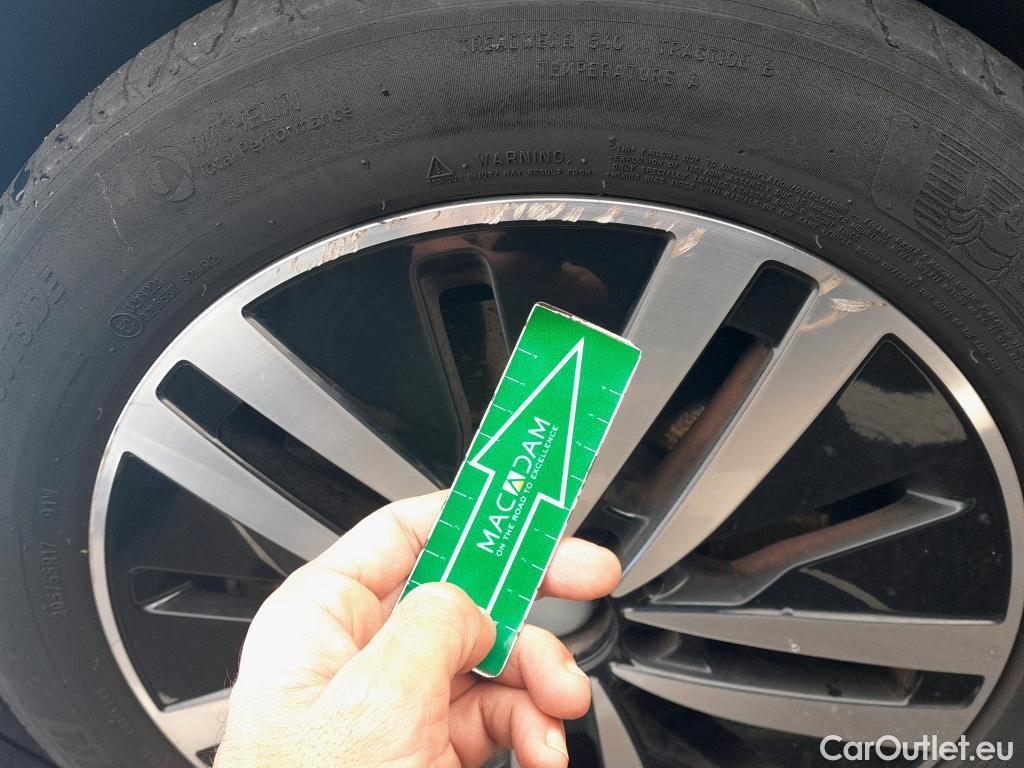  Mercedes  A-Klasse MERCEDES-BENZ Clase A / 2018 / 5P / berlina con portón A 250 e #6