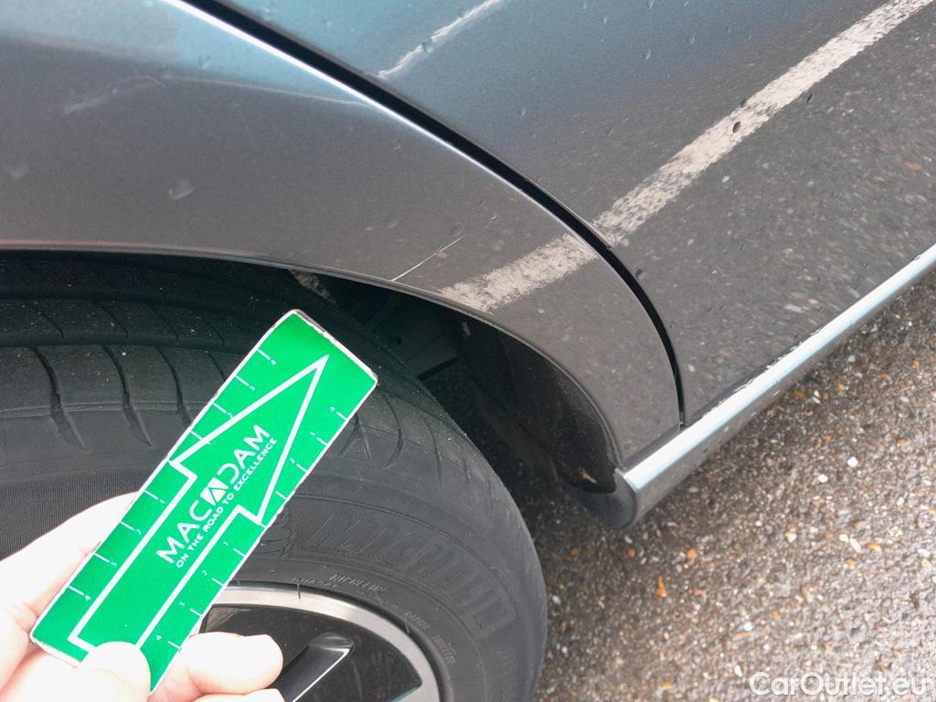  Mercedes  A-Klasse MERCEDES-BENZ Clase A / 2018 / 5P / berlina con portón A 250 e #26