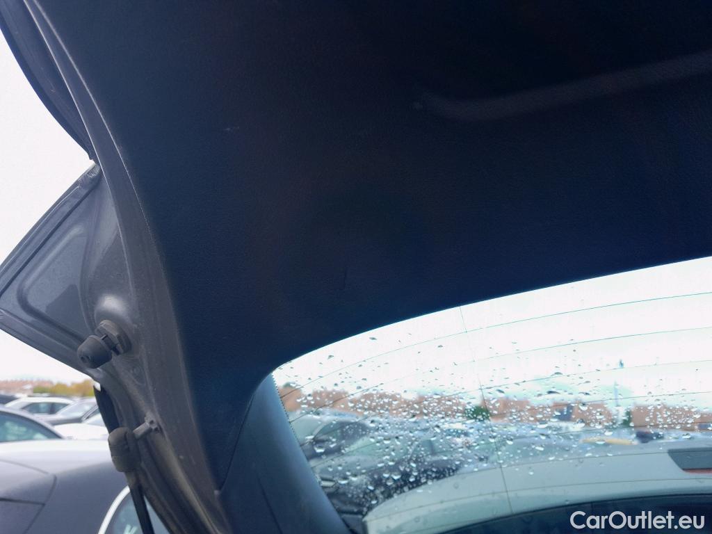  Mercedes  A-Klasse MERCEDES-BENZ Clase A / 2018 / 5P / berlina con portón A 250 e #18