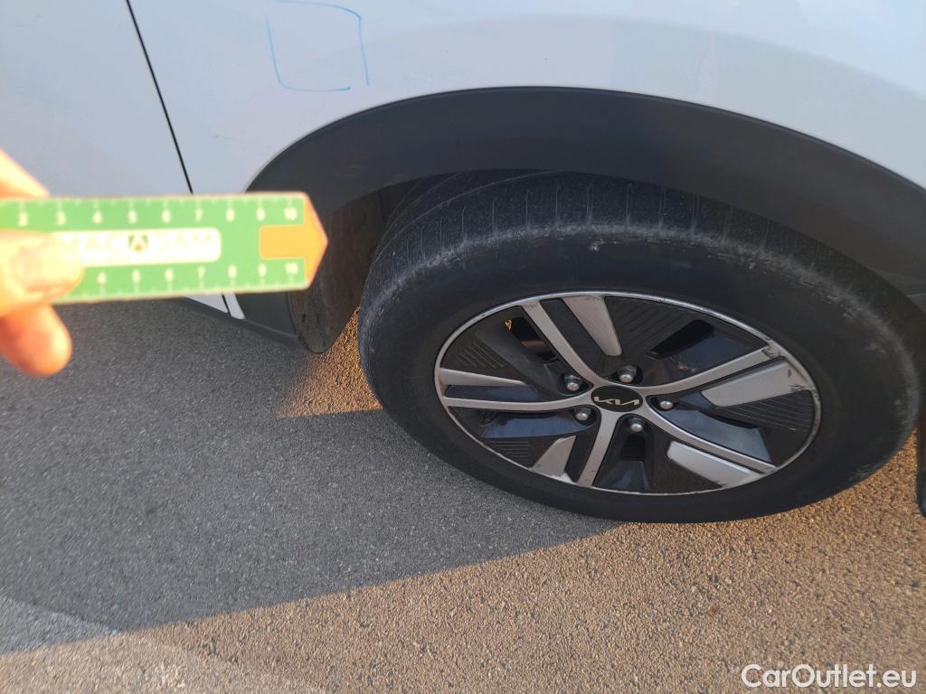  KIA  Niro KIA  / 2019 / 5P / crossover 1.6 GDi PHEV 104kW (141CV) Drive #5