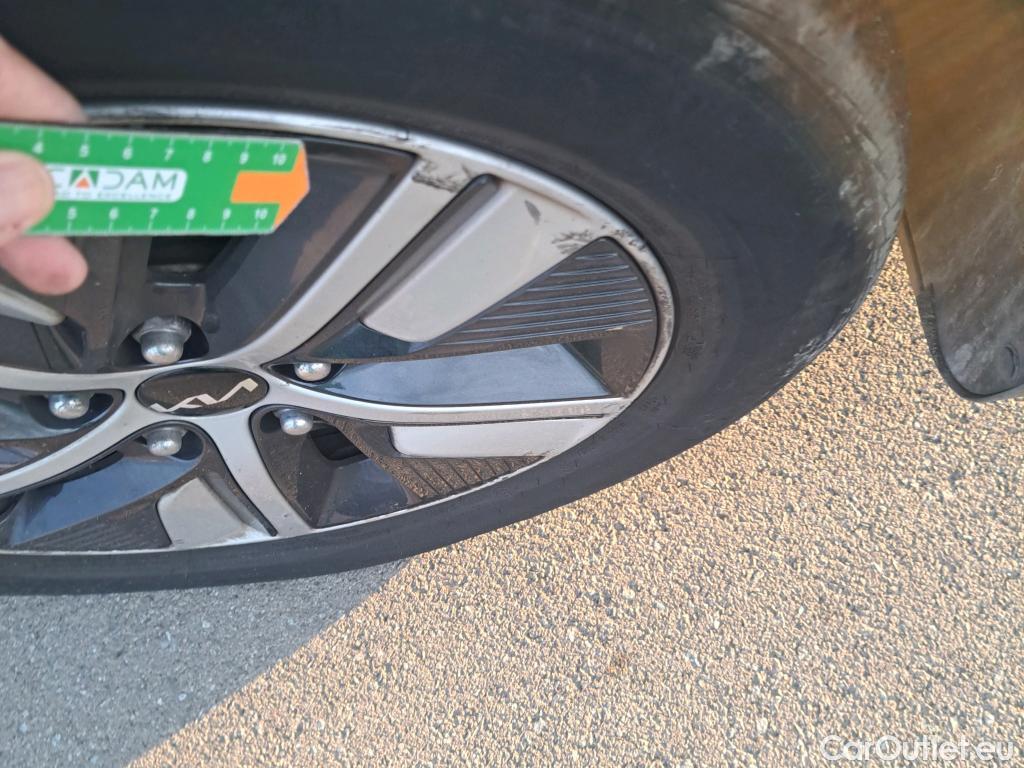  KIA  Niro KIA  / 2019 / 5P / crossover 1.6 GDi PHEV 104kW (141CV) Drive #6