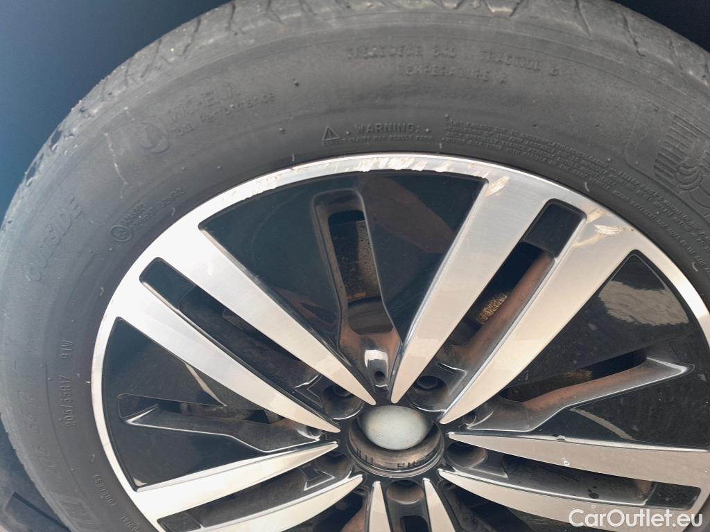  Mercedes  A-Klasse MERCEDES-BENZ Clase A / 2018 / 5P / berlina con portón A 250 e #5