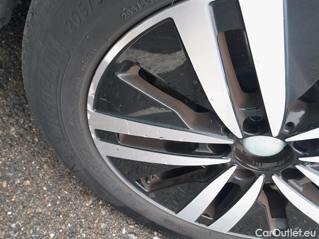  Mercedes  A-Klasse MERCEDES-BENZ Clase A / 2018 / 5P / berlina con portón A 250 e #7