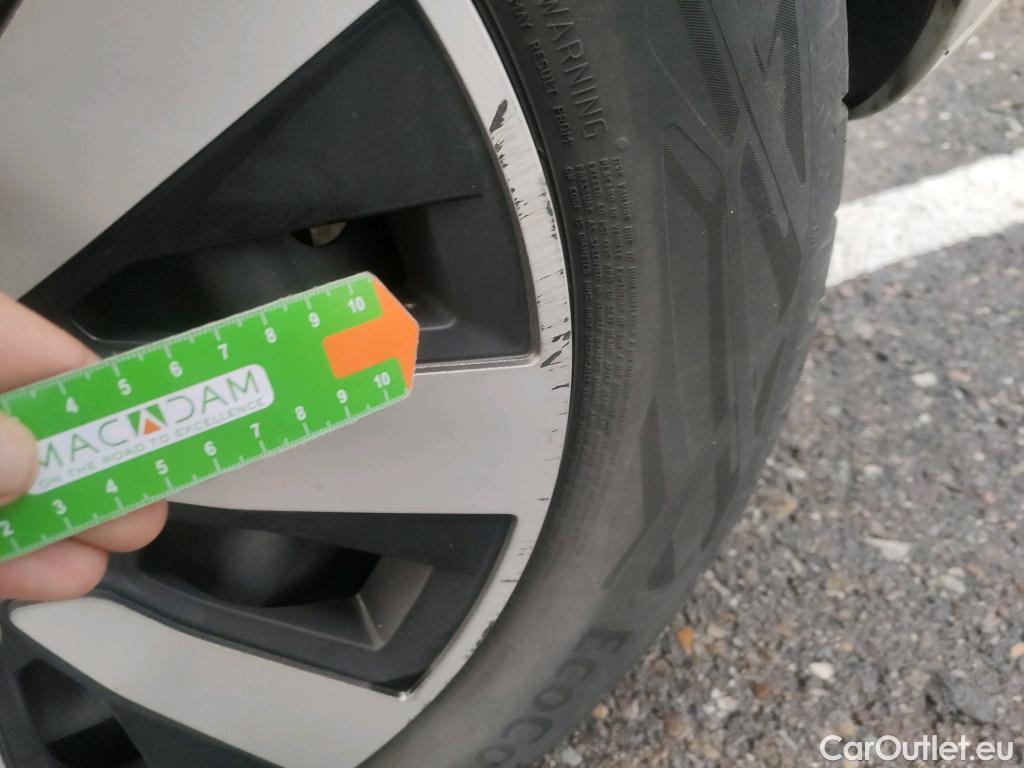  Renault  Clio RENAULT  / 2019 / 5P / berlina con portón Equilibre Blue dCi 74kW (100CV) #16