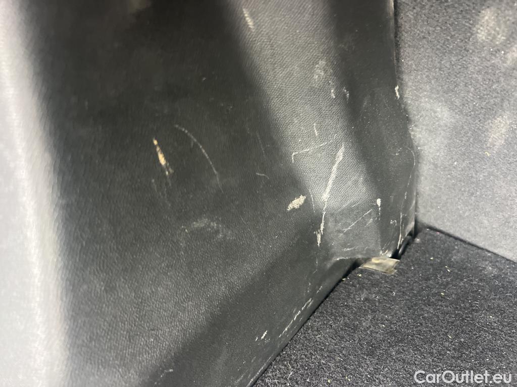  Peugeot  2008 PEUGEOT  / 2019 / 5P / todoterreno Allure Pack Puretech 130 S&S EAT8 (AC) #9