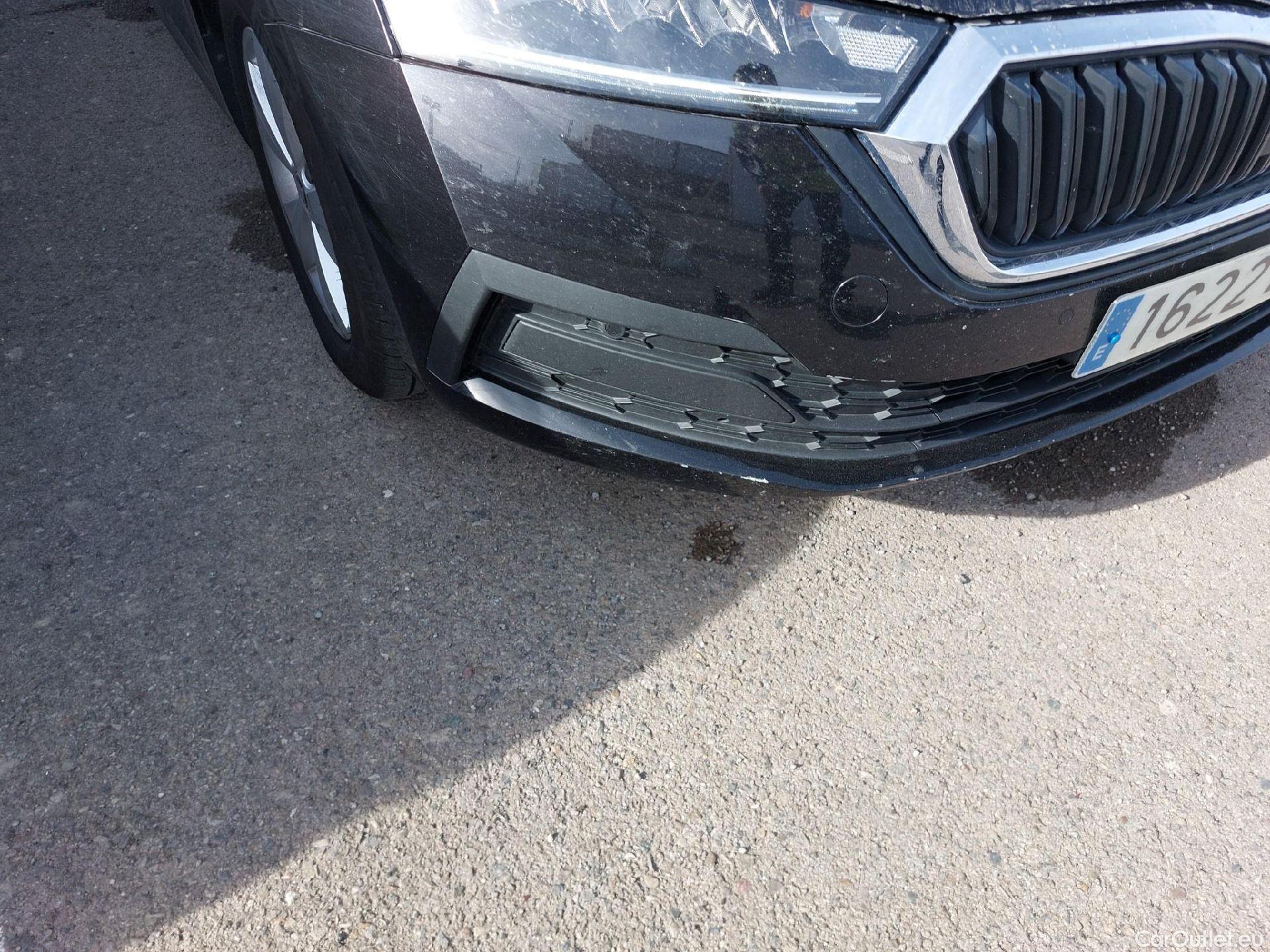  Skoda  Octavia SKODA  / 2020 / 5P / berlina con portón 1.5 TSI 110kW (150 CV) Manual Ambition #3