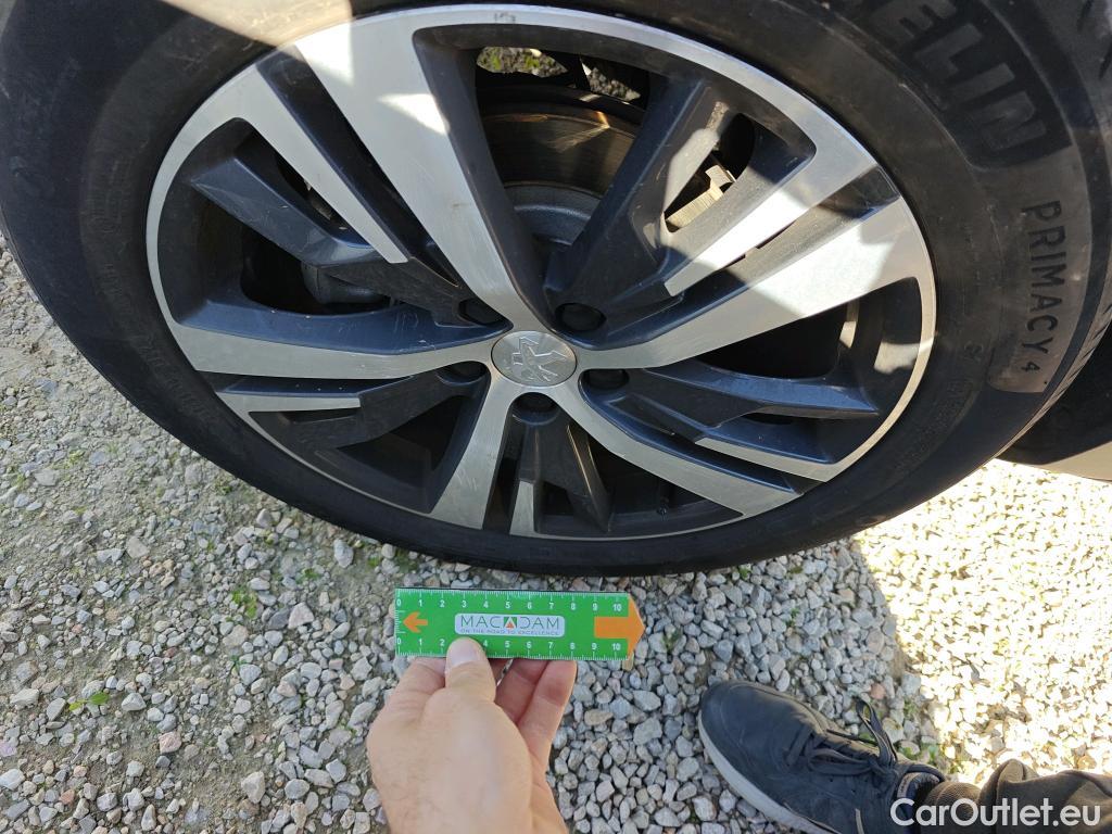  Peugeot  3008  Allure Pack 1.5 HDi 130CV AT8 E6d #5