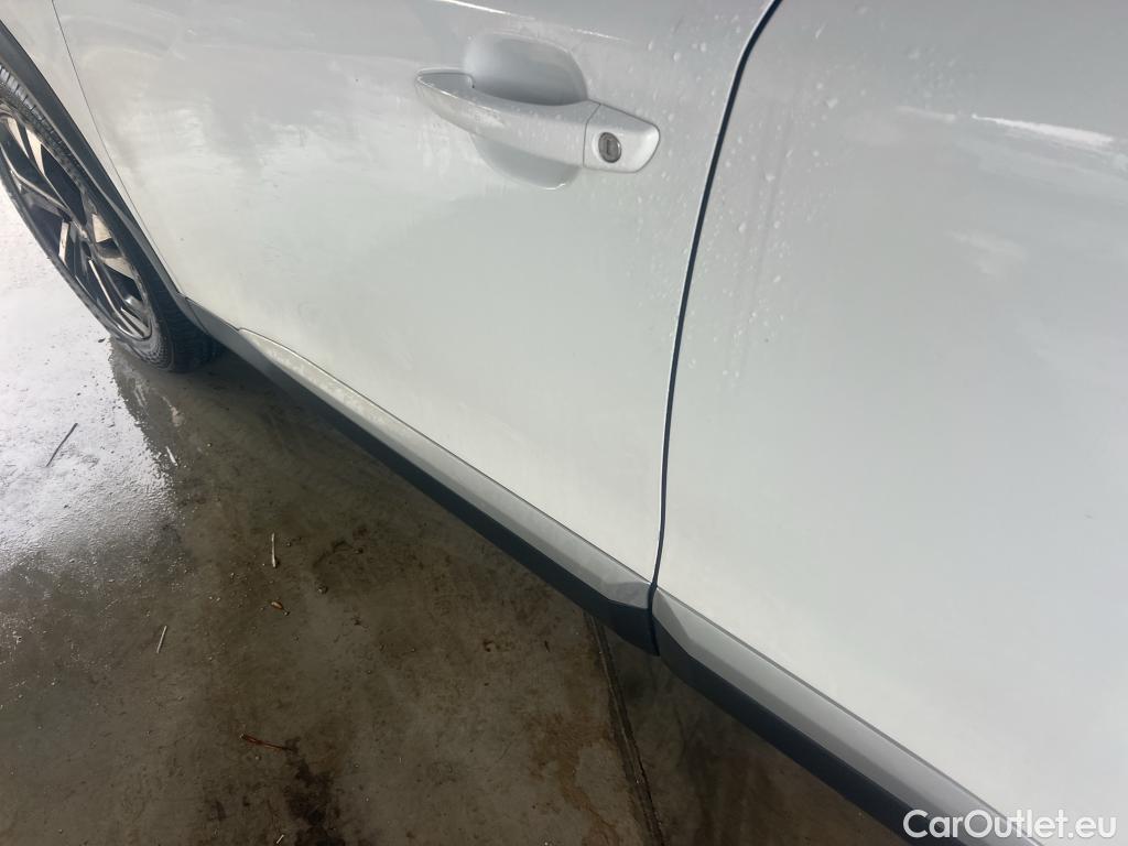  Peugeot  2008 PEUGEOT  / 2019 / 5P / todoterreno Allure Pack Puretech 130 S&S EAT8 (AC) #4