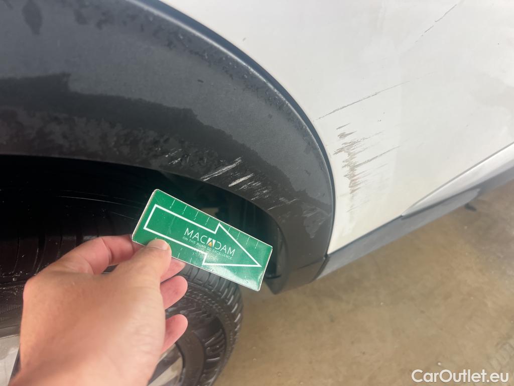  Peugeot  2008 PEUGEOT  / 2019 / 5P / todoterreno Allure Pack Puretech 130 S&S EAT8 (AC) #23