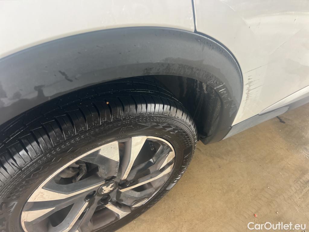  Peugeot  2008 PEUGEOT  / 2019 / 5P / todoterreno Allure Pack Puretech 130 S&S EAT8 (AC) #22