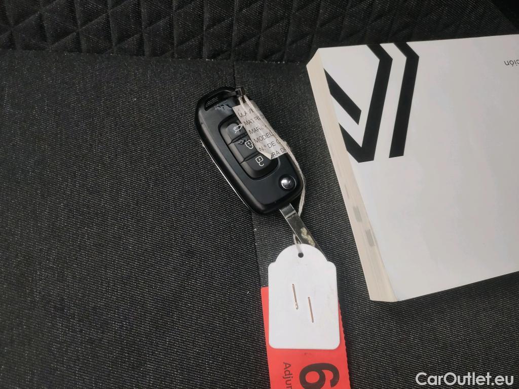  Renault  Clio RENAULT  / 2019 / 5P / berlina con portón Equilibre Blue dCi 74kW (100CV) #2