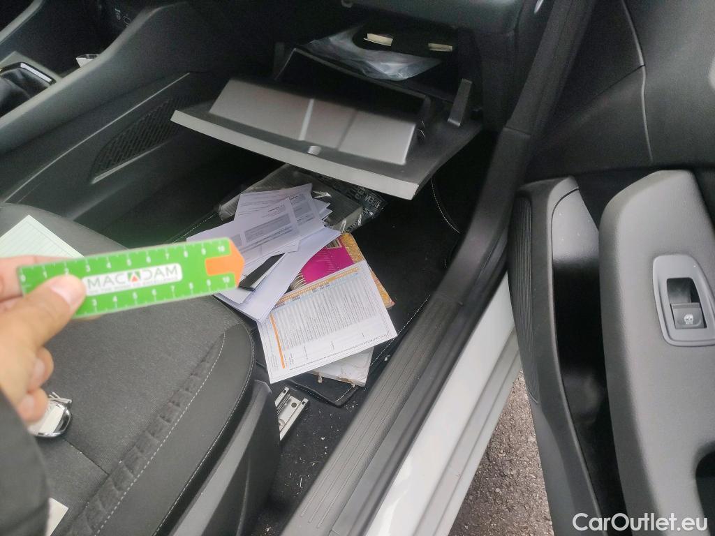  Renault  Clio RENAULT  / 2019 / 5P / berlina con portón Equilibre Blue dCi 74kW (100CV) #30