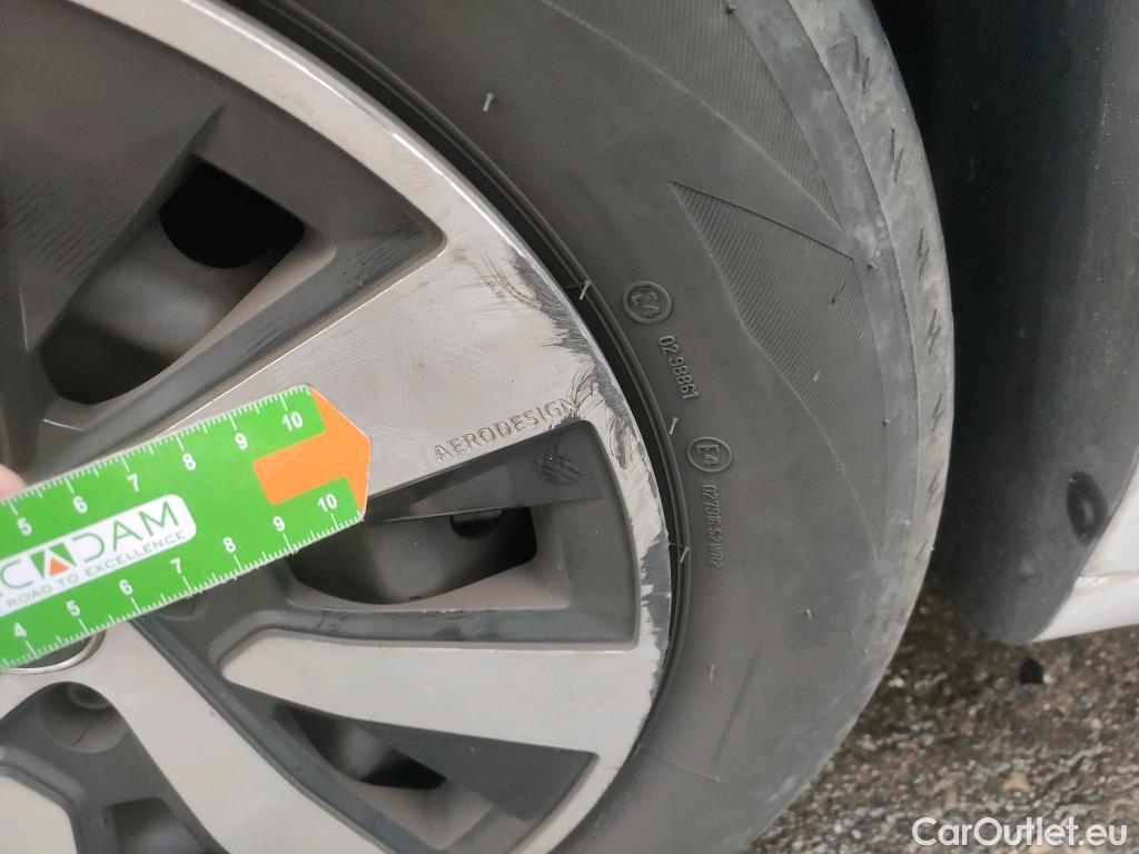  Renault  Clio RENAULT  / 2019 / 5P / berlina con portón Equilibre Blue dCi 74kW (100CV) #14