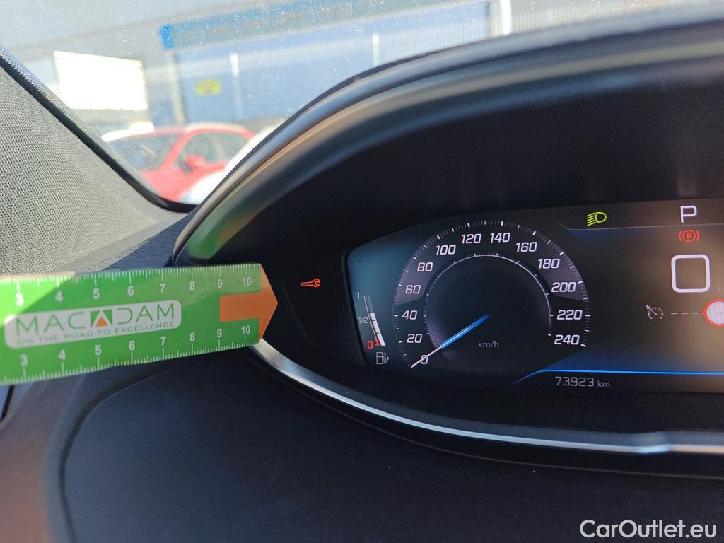  Peugeot  3008  Allure Pack 1.5 HDi 130CV AT8 E6d #50