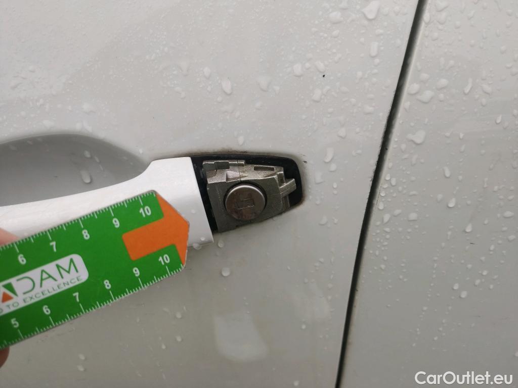  Renault  Clio RENAULT  / 2019 / 5P / berlina con portón Equilibre Blue dCi 74kW (100CV) #26