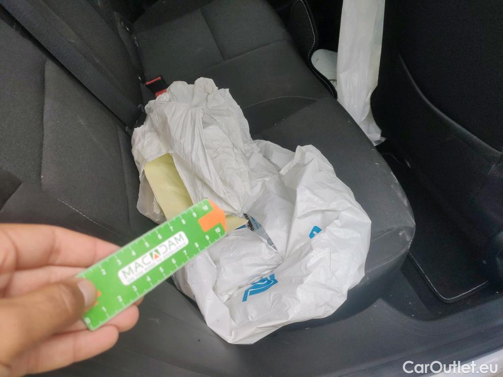  Renault  Clio RENAULT  / 2019 / 5P / berlina con portón Equilibre Blue dCi 74kW (100CV) #29