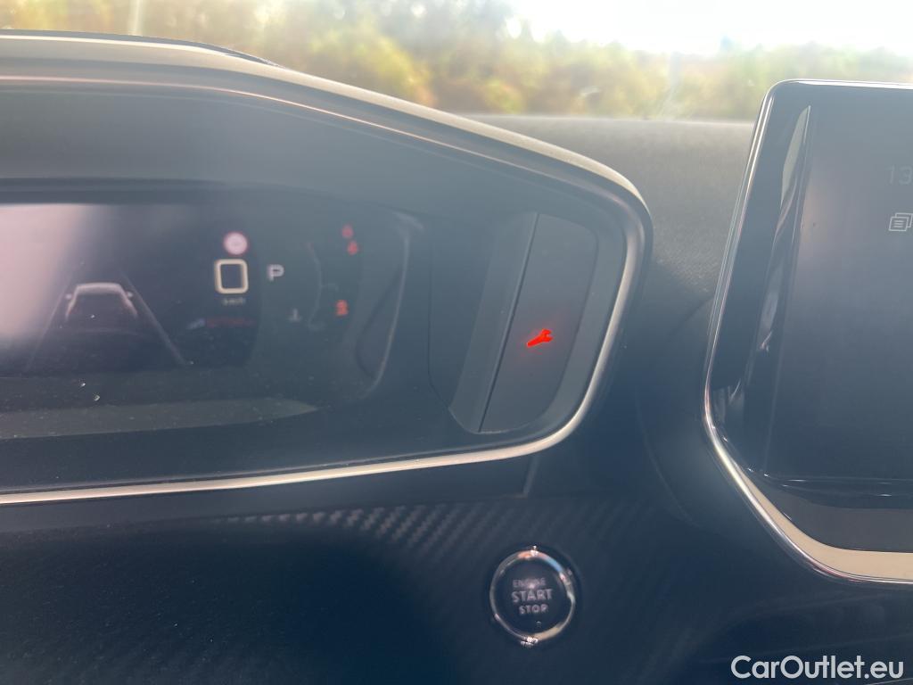  Peugeot  2008 PEUGEOT  / 2019 / 5P / todoterreno Allure Pack Puretech 130 S&S EAT8 (AC) #25