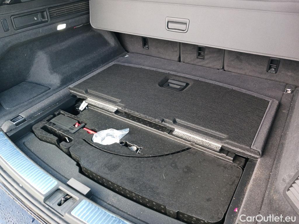  Volkswagen  Touareg VOLKSWAGEN  / 2018 / 5P / todoterreno R 3.0 V6 TSI 340kW Tip 4M #4