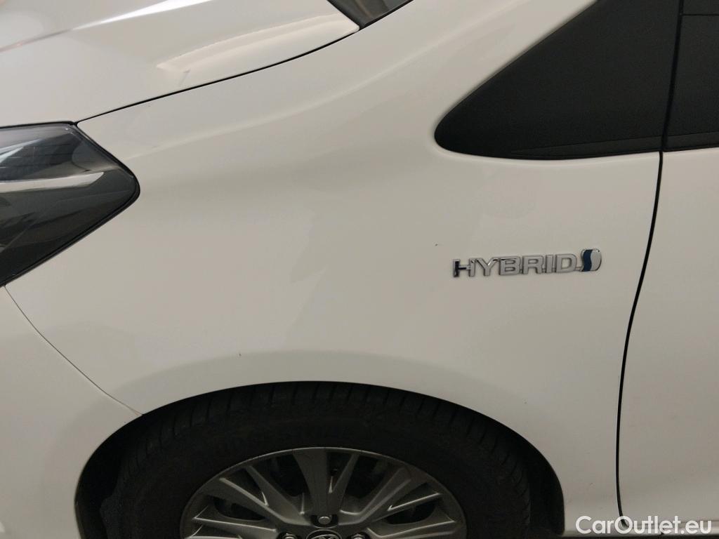  Toyota  Yaris TOYOTA  / 2017 / 5P / berlina con portón 1.5 100H Active #19