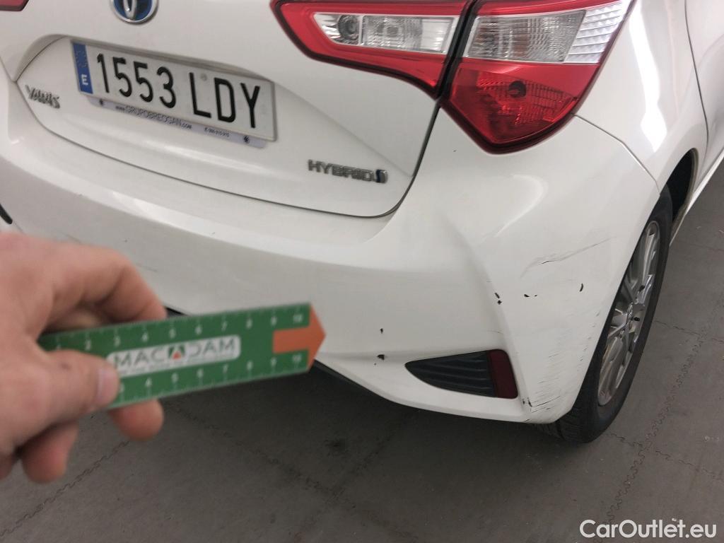  Toyota  Yaris TOYOTA  / 2017 / 5P / berlina con portón 1.5 100H Active #14