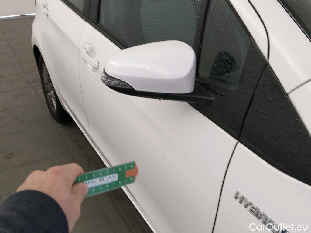  Toyota  Yaris TOYOTA  / 2017 / 5P / berlina con portón 1.5 100H Active #4