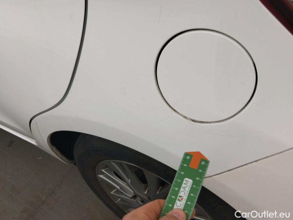  Toyota  Yaris TOYOTA  / 2017 / 5P / berlina con portón 1.5 100H Active #6