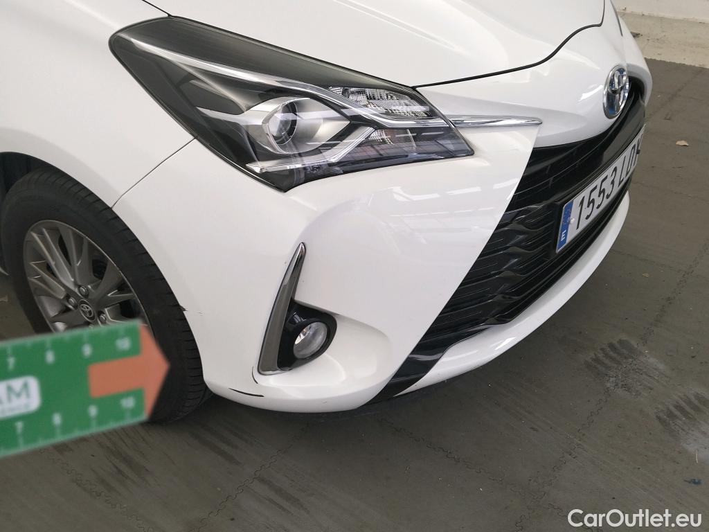  Toyota  Yaris TOYOTA  / 2017 / 5P / berlina con portón 1.5 100H Active #12