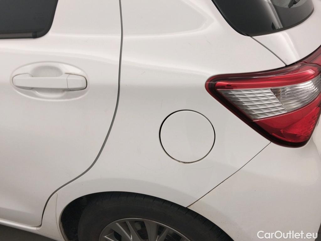  Toyota  Yaris TOYOTA  / 2017 / 5P / berlina con portón 1.5 100H Active #5