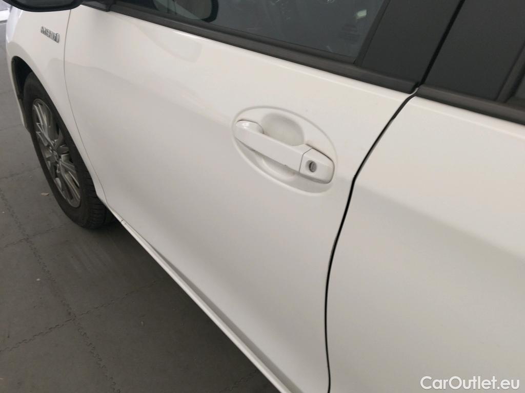  Toyota  Yaris TOYOTA  / 2017 / 5P / berlina con portón 1.5 100H Active #1