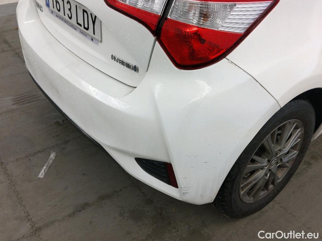  Toyota  Yaris TOYOTA  / 2017 / 5P / berlina con portón 1.5 100H Active #5