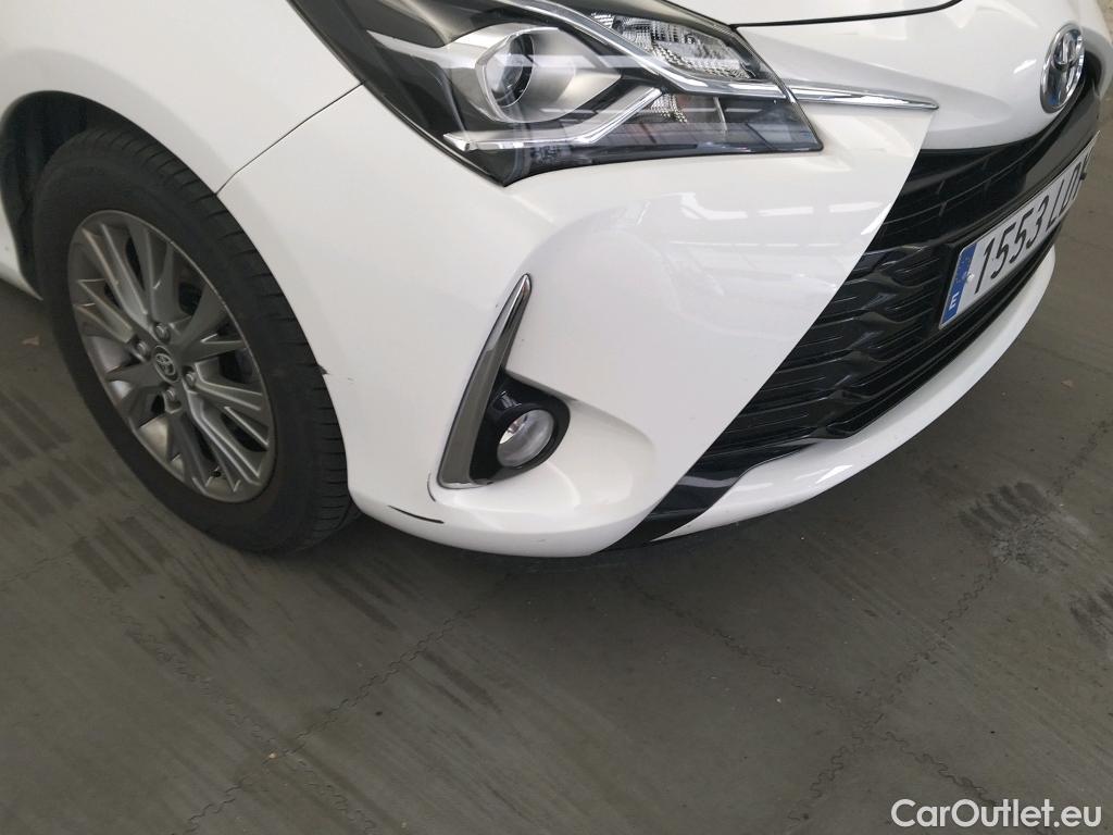  Toyota  Yaris TOYOTA  / 2017 / 5P / berlina con portón 1.5 100H Active #11