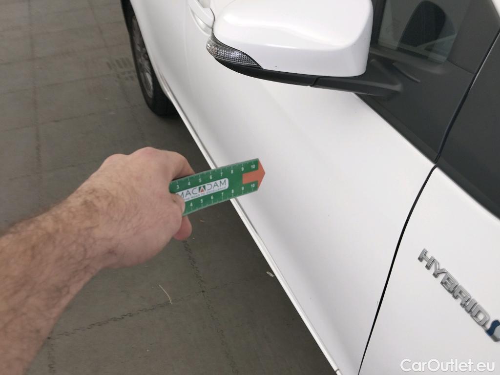  Toyota  Yaris TOYOTA  / 2017 / 5P / berlina con portón 1.5 100H Active #4