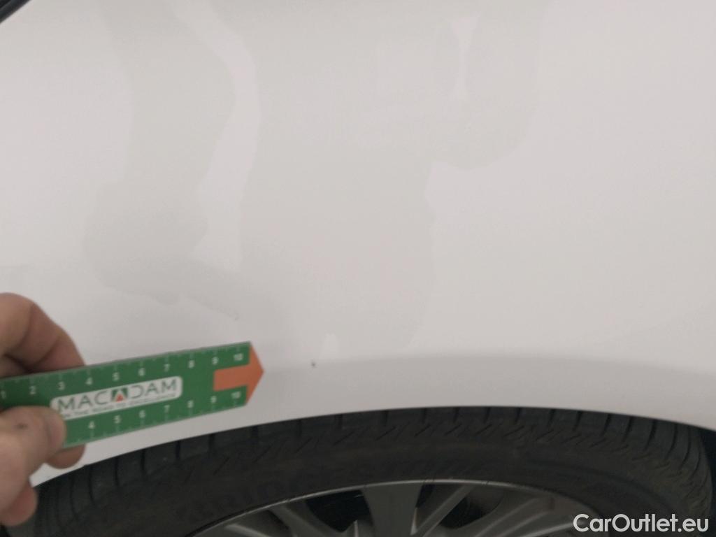  Toyota  Yaris TOYOTA  / 2017 / 5P / berlina con portón 1.5 100H Active #20