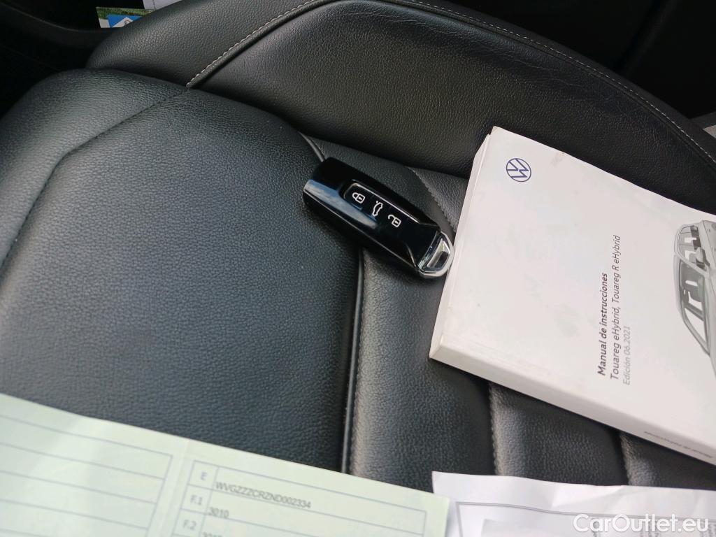  Volkswagen  Touareg VOLKSWAGEN  / 2018 / 5P / todoterreno R 3.0 V6 TSI 340kW Tip 4M #2