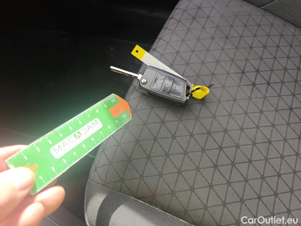  Volkswagen  T-CROSS VOLKSWAGEN  / 2018 / 5P / todoterreno Advance 1.0 TSI 85kW (115CV) DSG (AC) #2