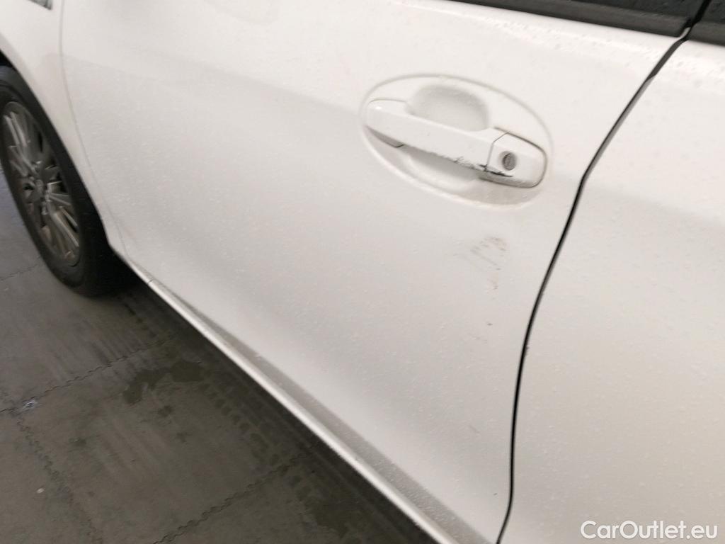  Toyota  Yaris TOYOTA  / 2017 / 5P / berlina con portón 1.5 100H Active #1