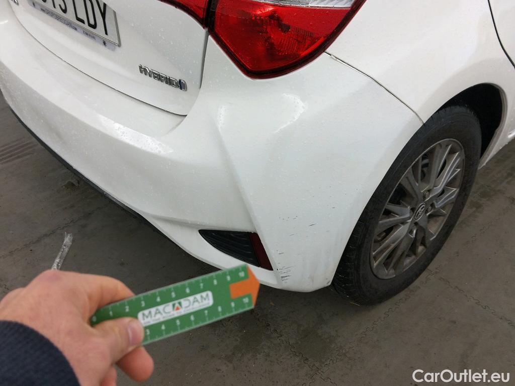  Toyota  Yaris TOYOTA  / 2017 / 5P / berlina con portón 1.5 100H Active #6