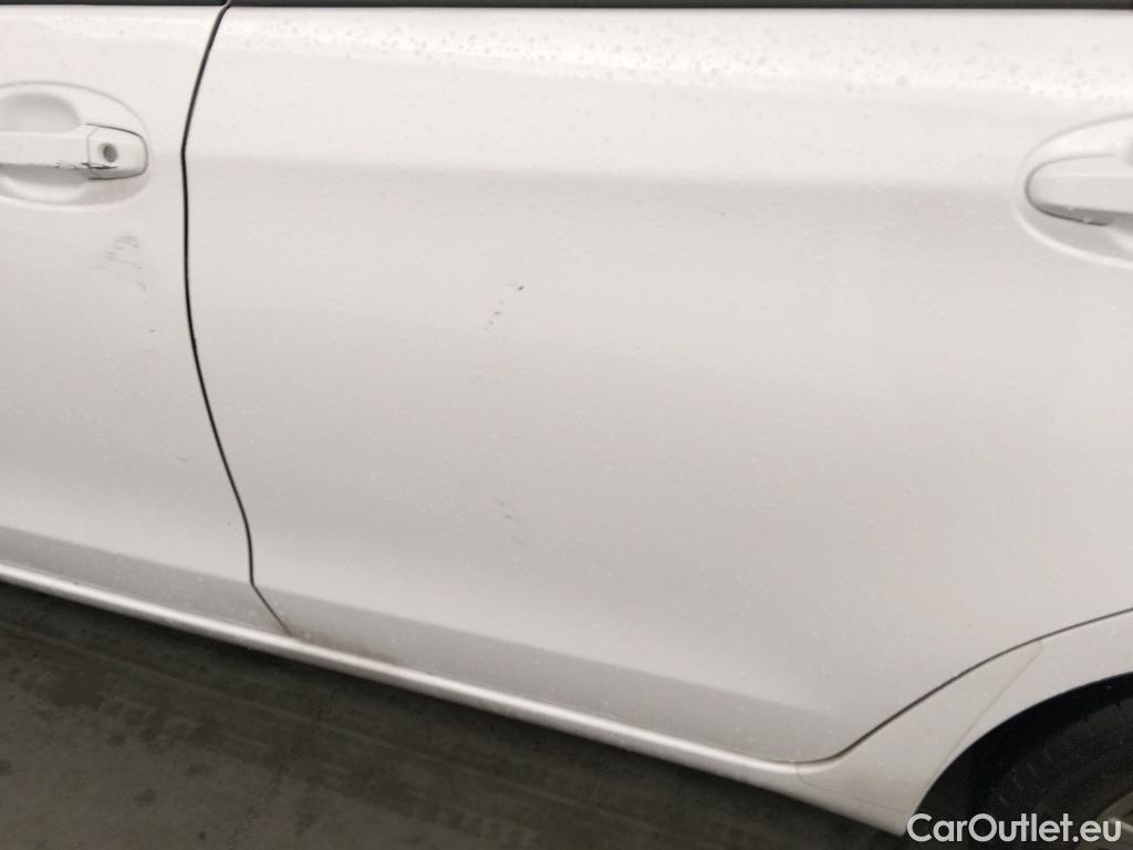  Toyota  Yaris TOYOTA  / 2017 / 5P / berlina con portón 1.5 100H Active #9