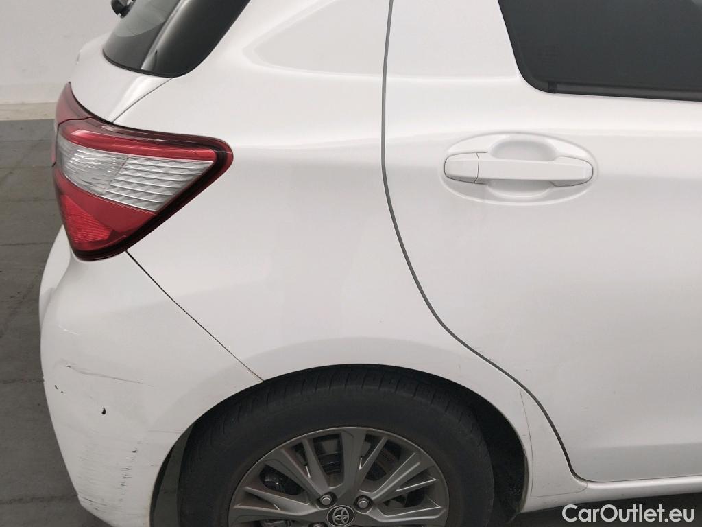  Toyota  Yaris TOYOTA  / 2017 / 5P / berlina con portón 1.5 100H Active #7