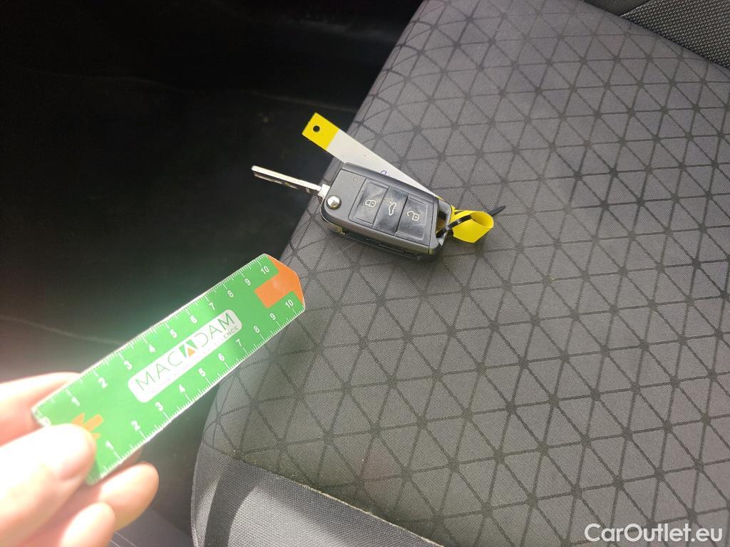  Volkswagen  T-CROSS VOLKSWAGEN  / 2018 / 5P / todoterreno Advance 1.0 TSI 85kW (115CV) DSG (AC) #1