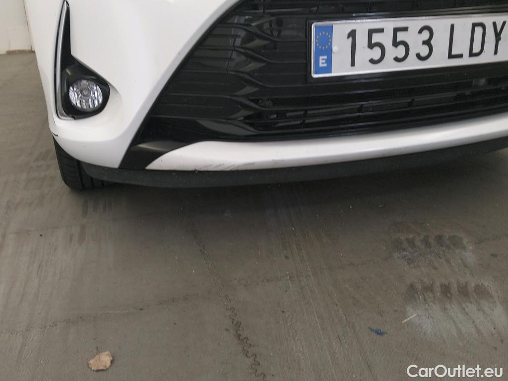  Toyota  Yaris TOYOTA  / 2017 / 5P / berlina con portón 1.5 100H Active #9
