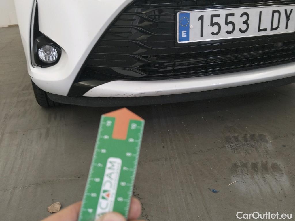  Toyota  Yaris TOYOTA  / 2017 / 5P / berlina con portón 1.5 100H Active #10
