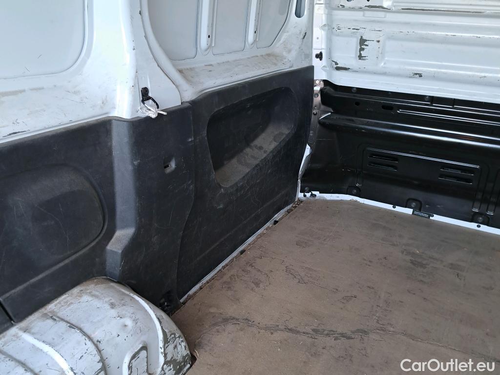  Nissan  NV300 NISSAN  / 2016 / 4P / furgón 2.0dCi 88kW (120CV) L1H1 1T Optima #27