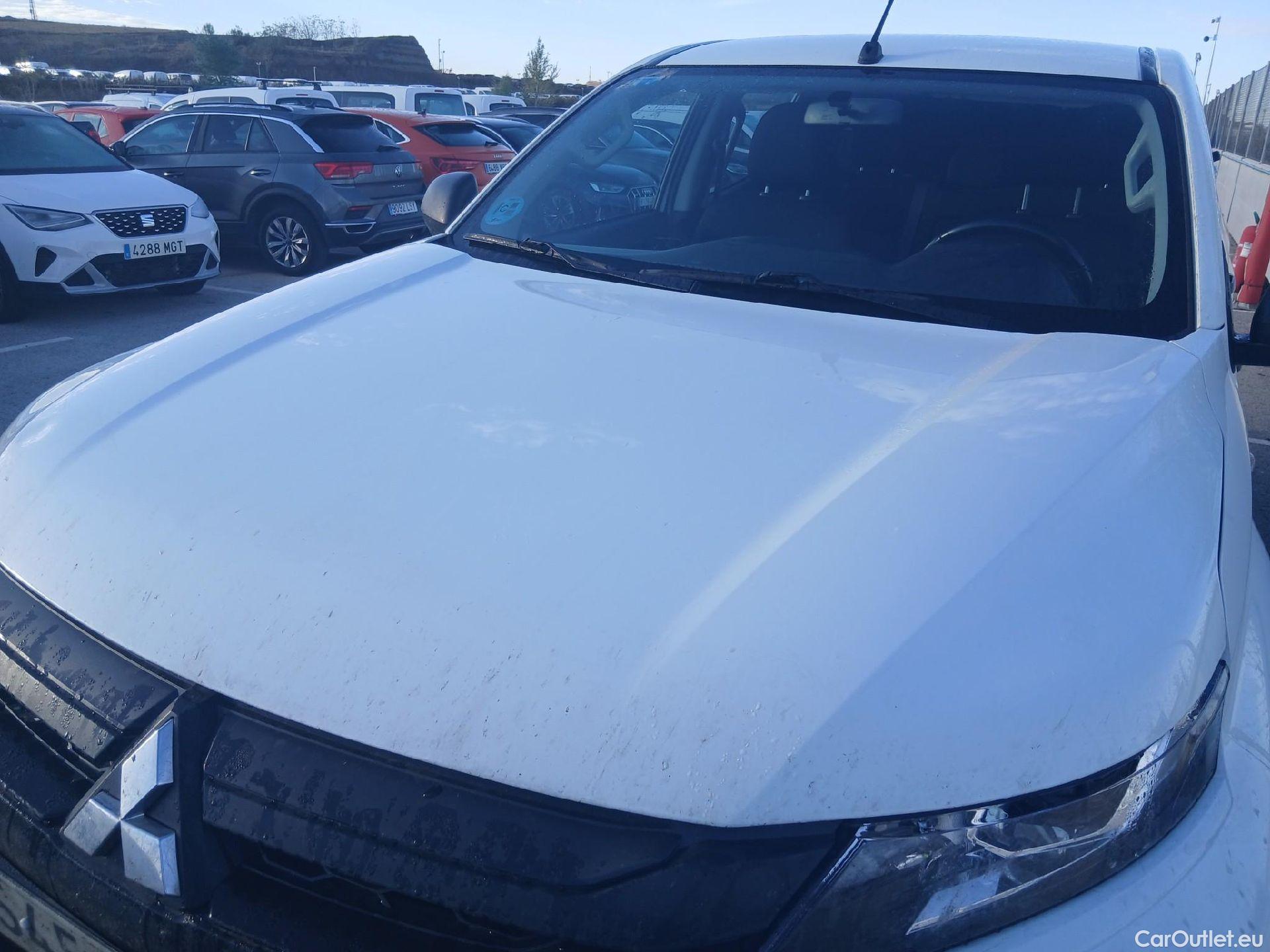  Mitsubishi  L200 MITSUBISHI  / 2019 / 4P / pickup doble cabina D/C 220 DI-D M-Pro #17