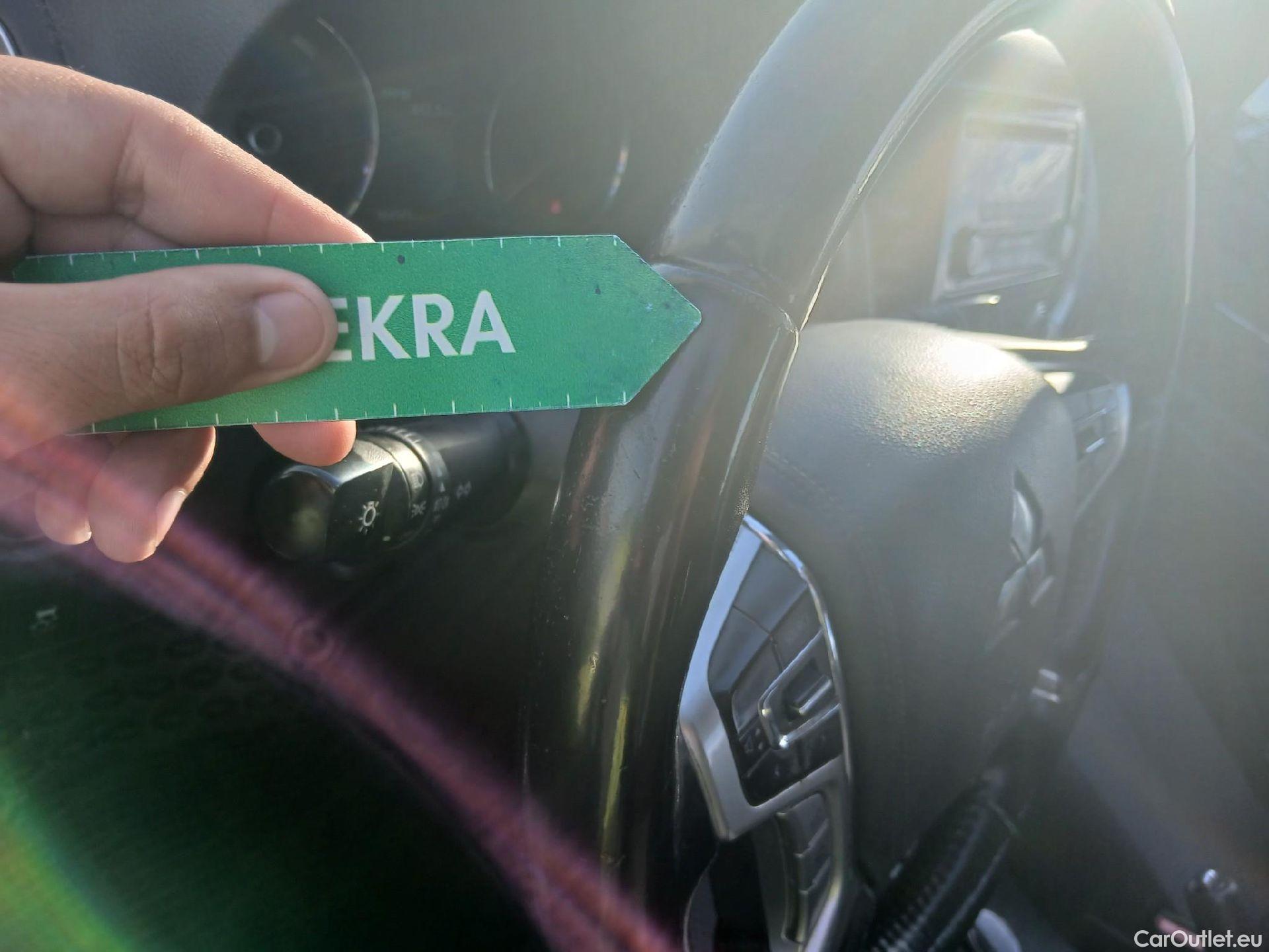  Mitsubishi  L200 MITSUBISHI  / 2019 / 4P / pickup doble cabina D/C 220 DI-D M-Pro #6