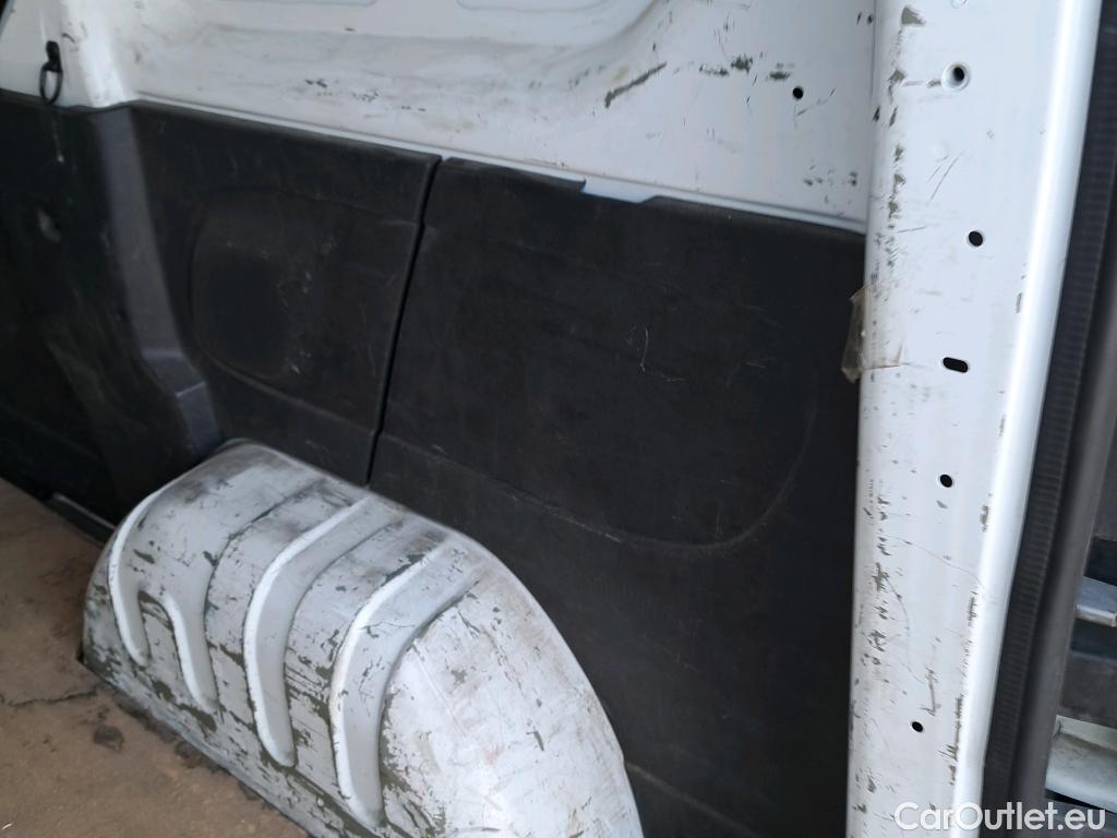  Nissan  NV300 NISSAN  / 2016 / 4P / furgón 2.0dCi 88kW (120CV) L1H1 1T Optima #31