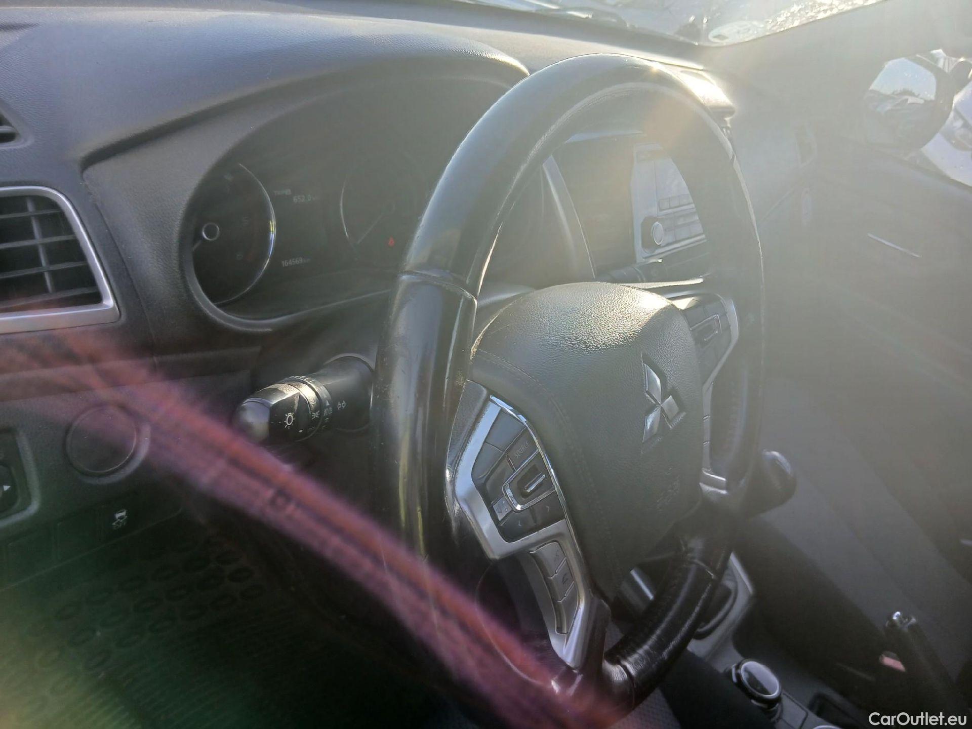  Mitsubishi  L200 MITSUBISHI  / 2019 / 4P / pickup doble cabina D/C 220 DI-D M-Pro #5